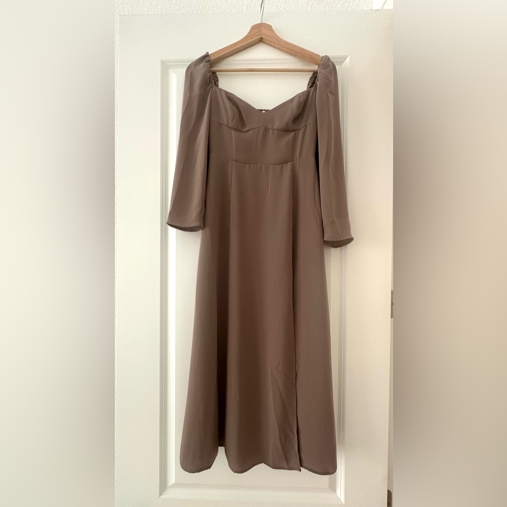 Wilfred 
Tulum dress
Color: Pine bark
Excellent condition